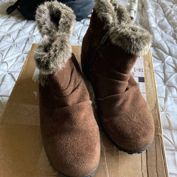 Women’s suede boots - Picture 1 of 8